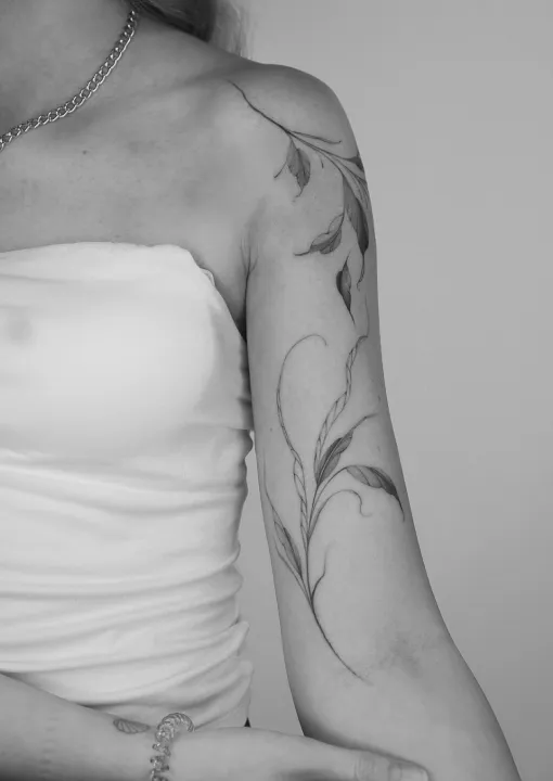 Leaves tattoo made by tattoo artist from Hamburg Nilou