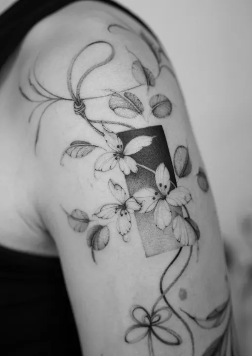 Floral tattoo by Nilou Tattoo artist from Hamburg