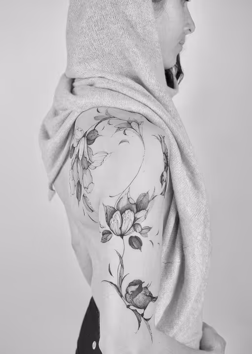 Floral tattoo made by tattoo artist Nilou from Hamburg