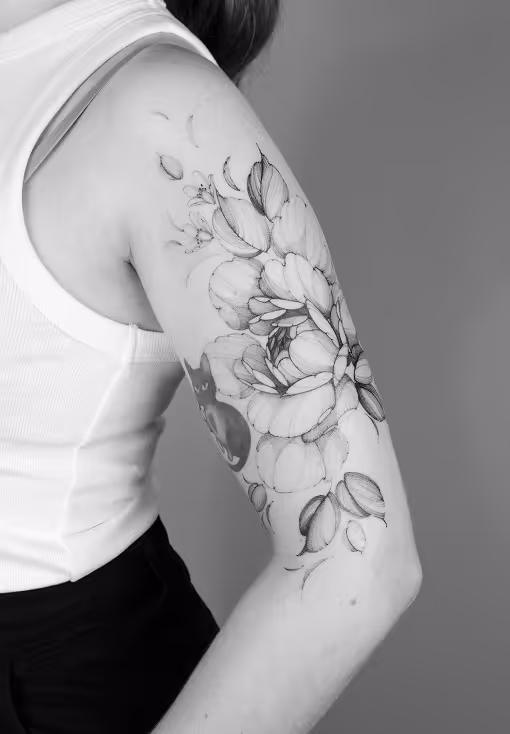 A beautiful tattoo art with flowers on hips made by Nilou Tattoo | Fine Art Studio artist from Hamburg